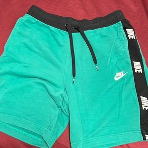 Nike basketball shorts medium